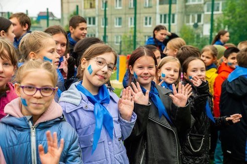 Торжественное открытие новых спортивных и детской площадки на территории нашей школы.